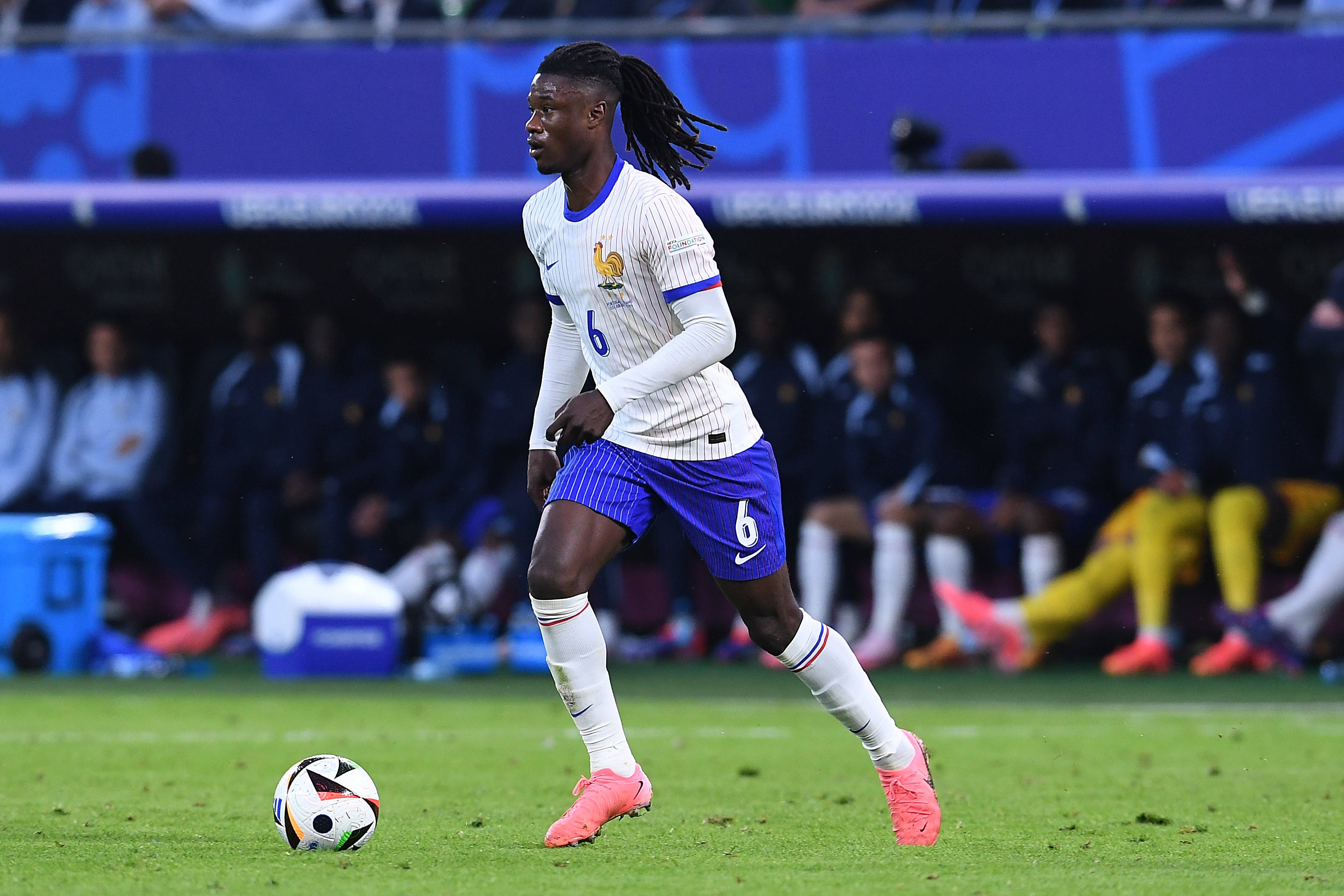 阿斯：对阵哥伦比亚是卡马文加的关键时刻，他必须说服德尚