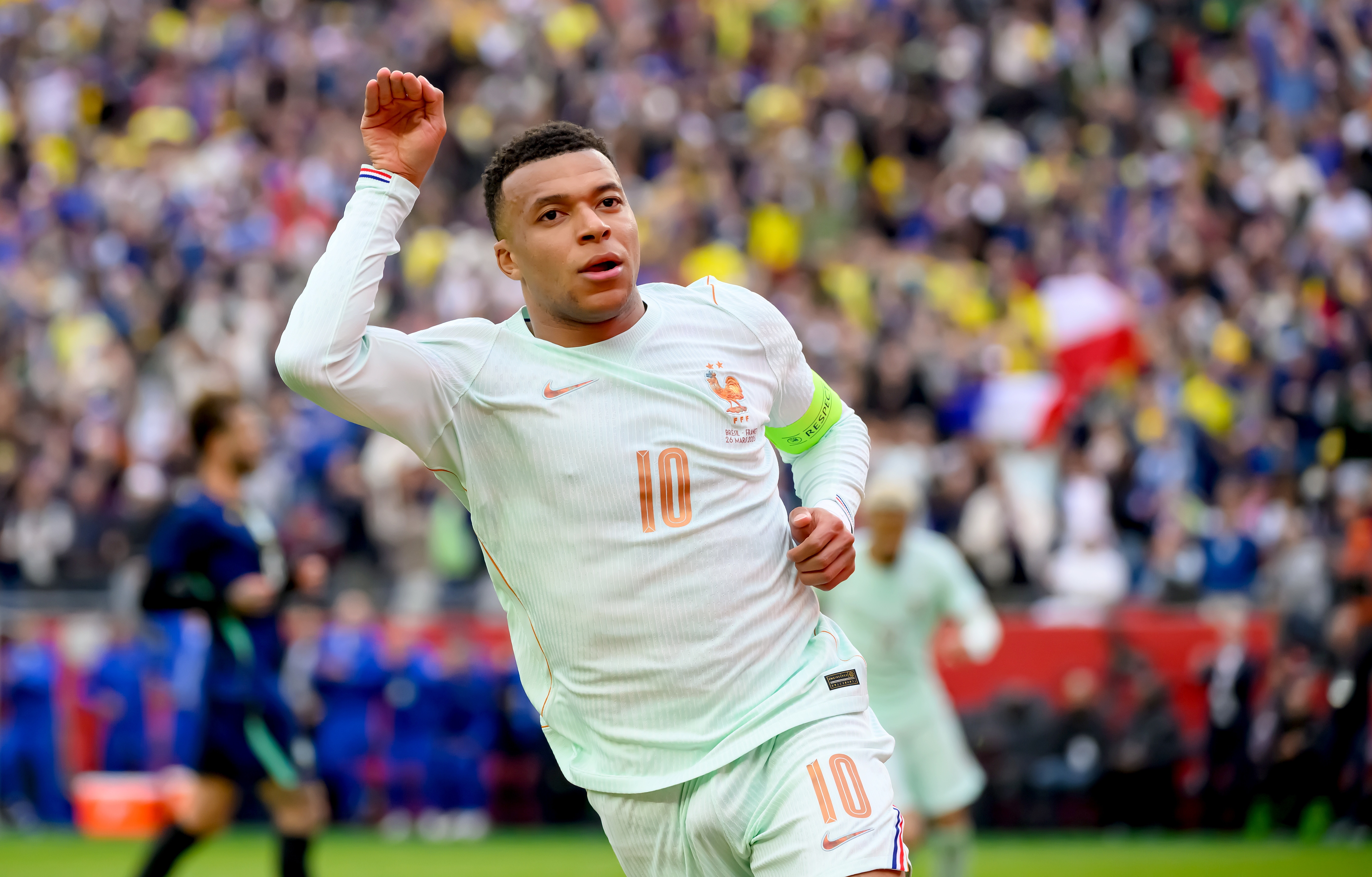 目标双冠！姆巴佩：有人担心我坐等世界杯；C罗在皇马都曾遭批评