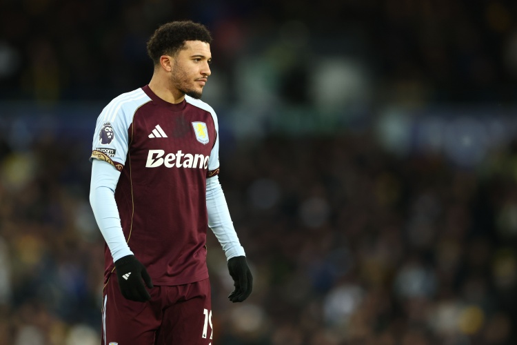 图片报：桑乔在维拉的热身赛中意外受伤，可能影响他加盟多特